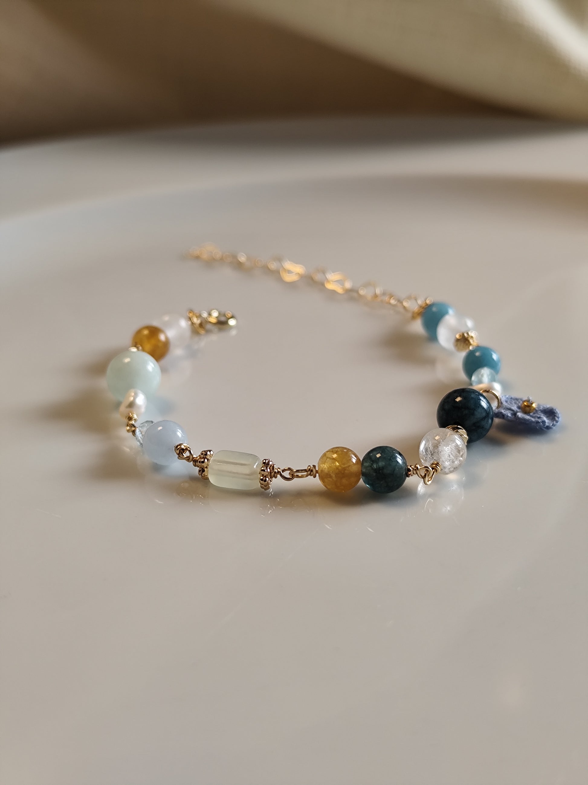 One-of-a-kind edelsteinarmband mit gehäkelte Blume - blau