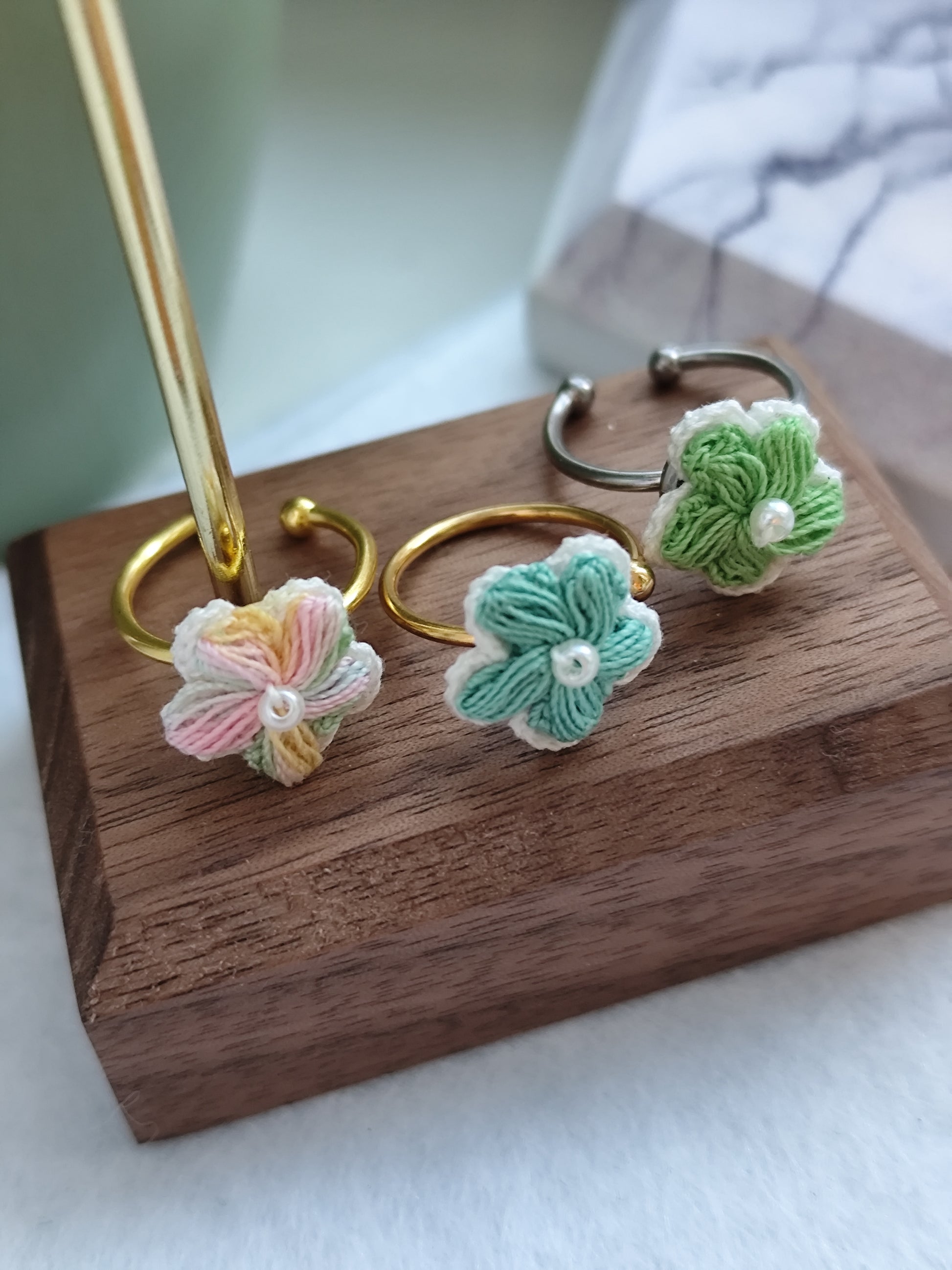 Puff flower rings with faux pearl