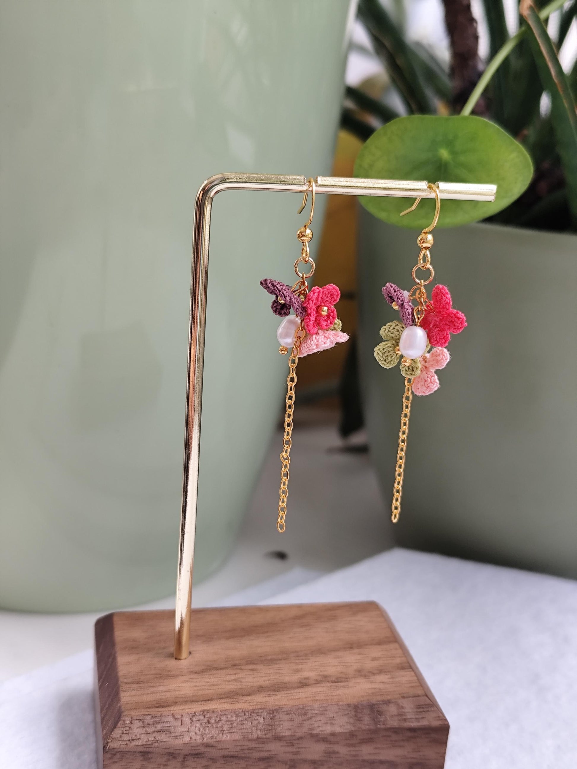 Spring handmade earrings and bracelet | small flowers, puff flowers, boho style, dainty, dangle earrings