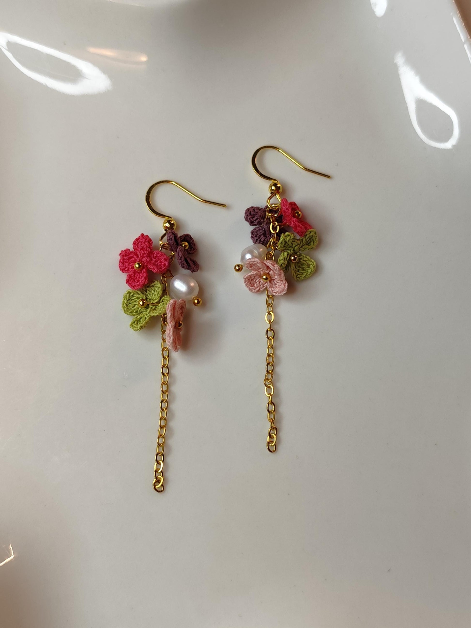 Spring handmade earrings and bracelet | small flowers, puff flowers, boho style, dainty, dangle earrings