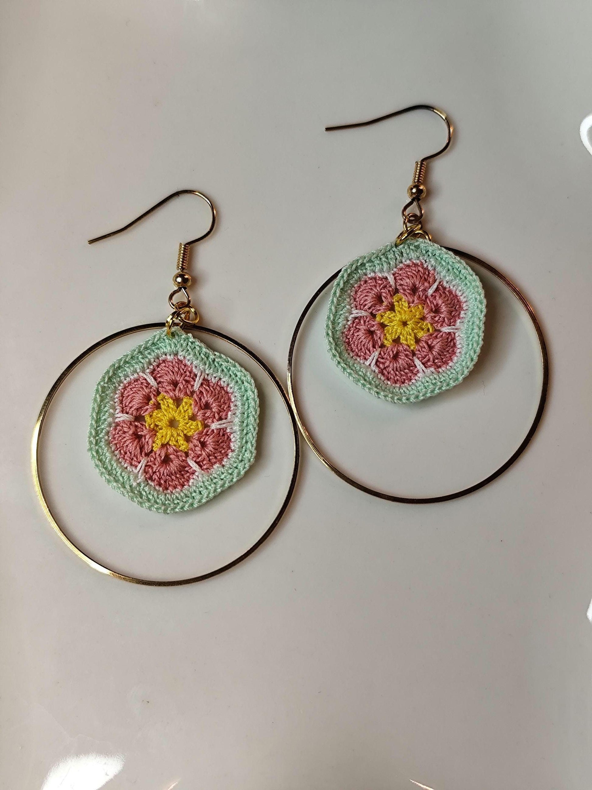 Micro Crochet Flower Pattern Granny Squares Motif Earrings | Micro crochet flower pattern granny squares motif earrings