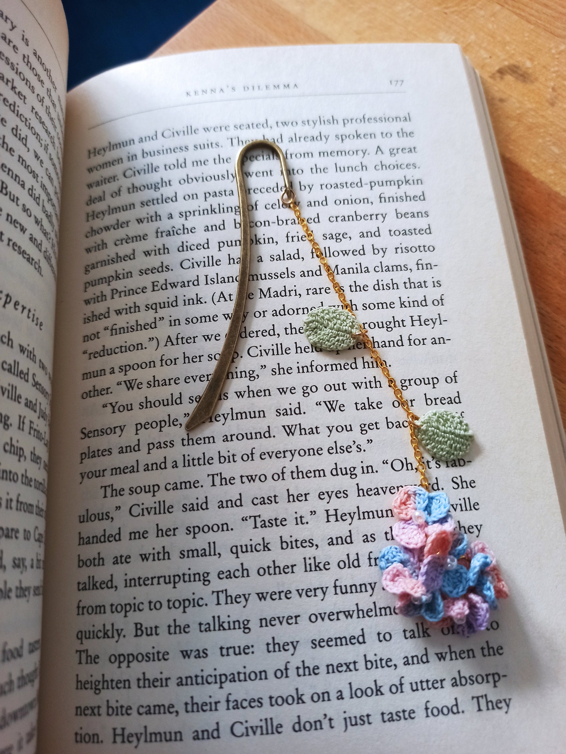 Handmade Crochet Hydrangea Flower Bookmark | Micro Crochet Floral Bookmark | Dainty Book Lover Gift | Spring Reading Accessory