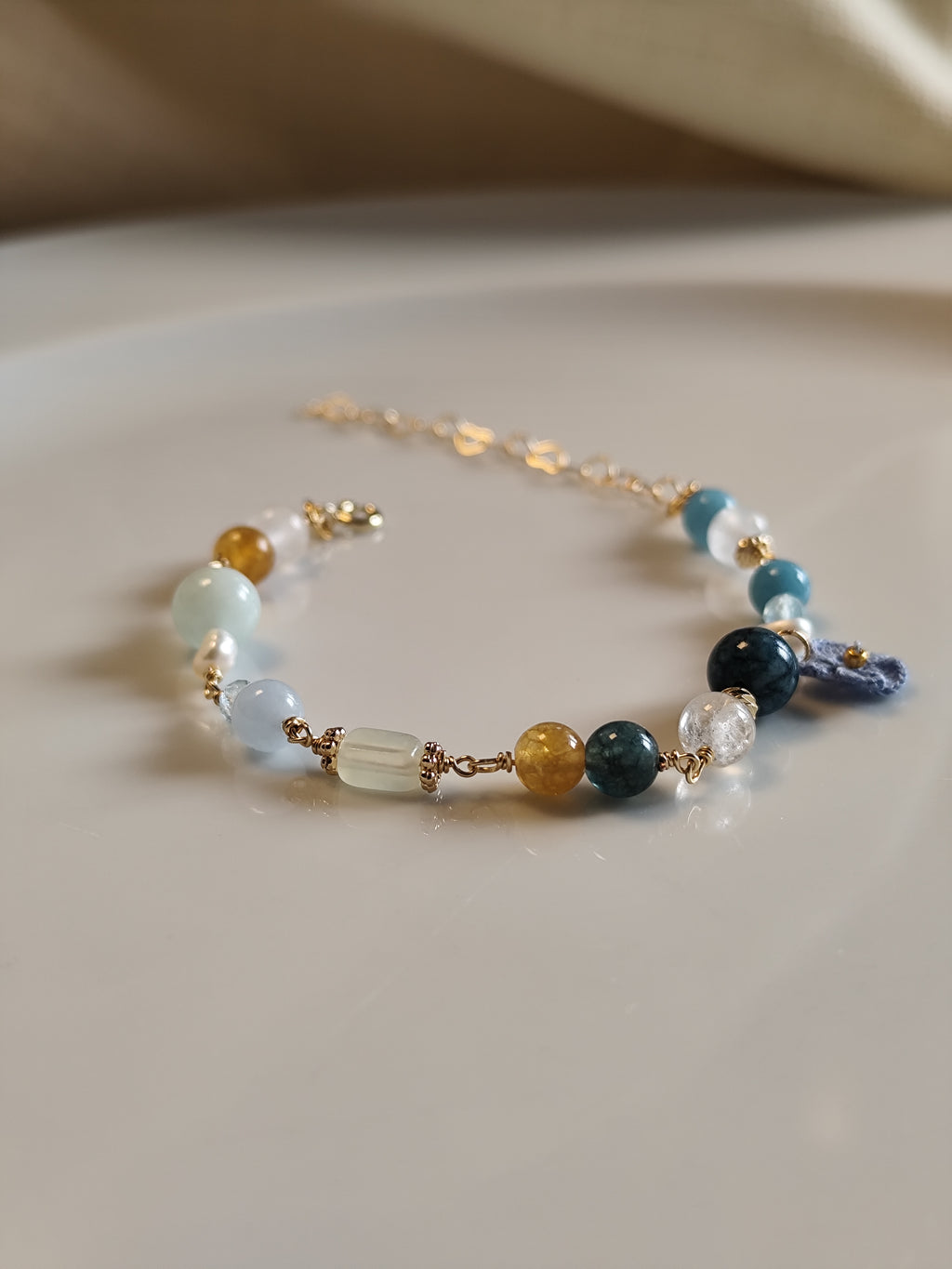 One-of-a-kind edelsteinarmband mit gehäkelte Blume - blau