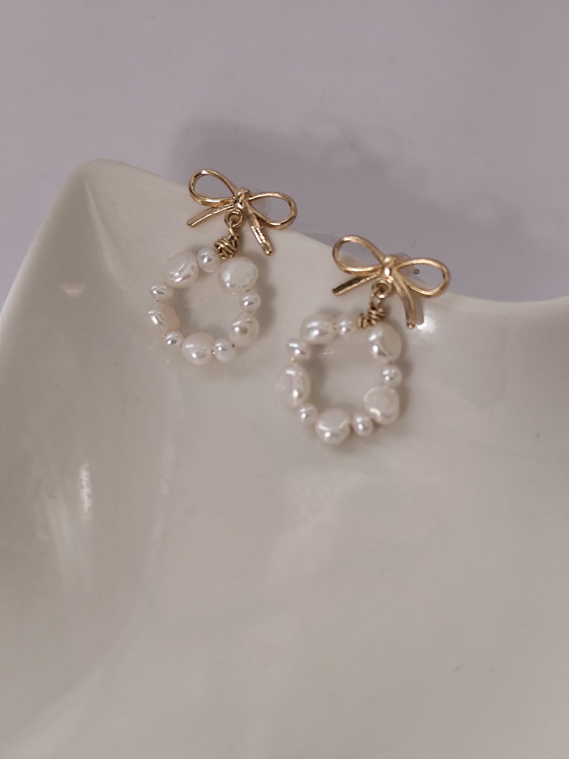 Pearl hoop ribbon earrings