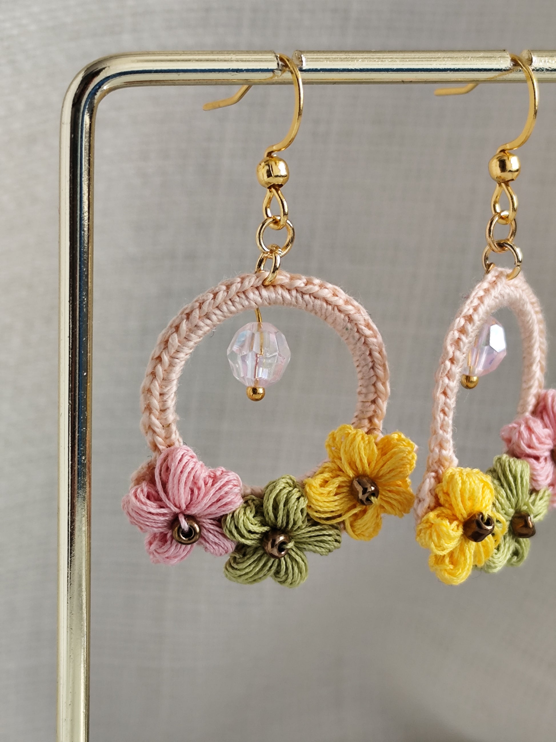 Boho puff flowers earrings