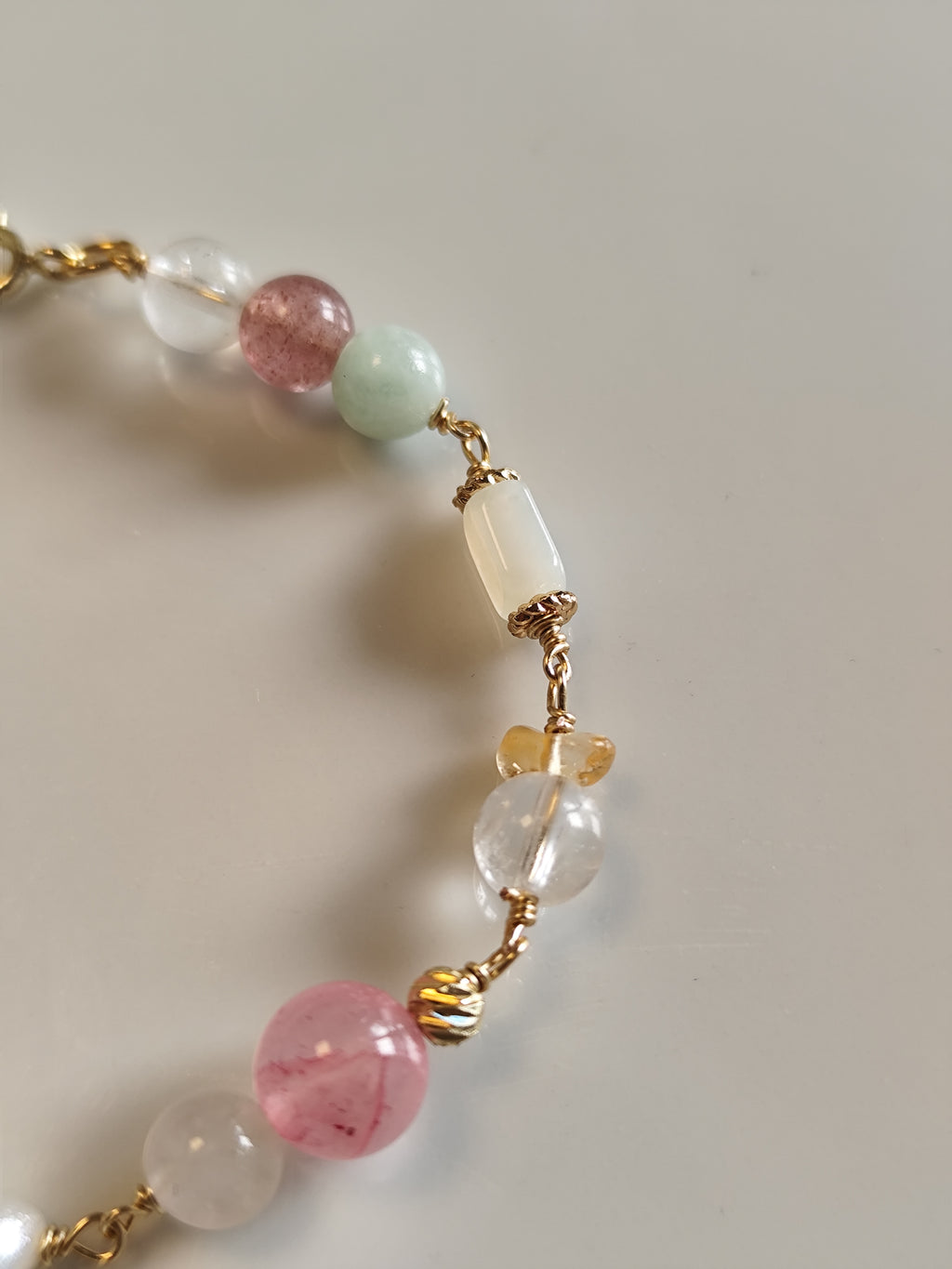 One-of-a-kind edelsteinarmband mit gehäkelte Blume - pink