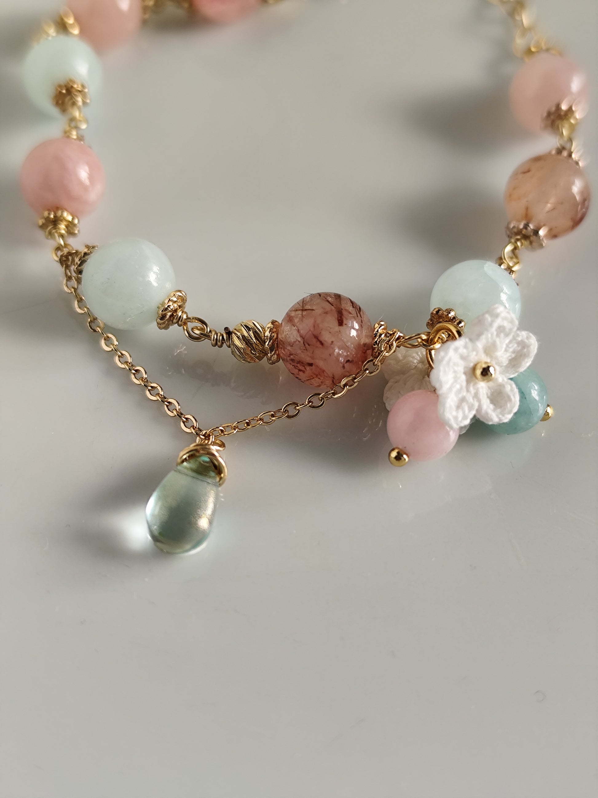 Amazonite edelsteinarmband mit gehäkelte Blume