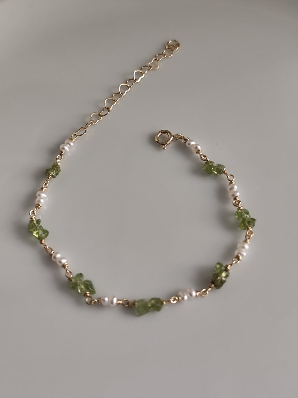 Zierliche Süßwasser perlen und Peridot armband