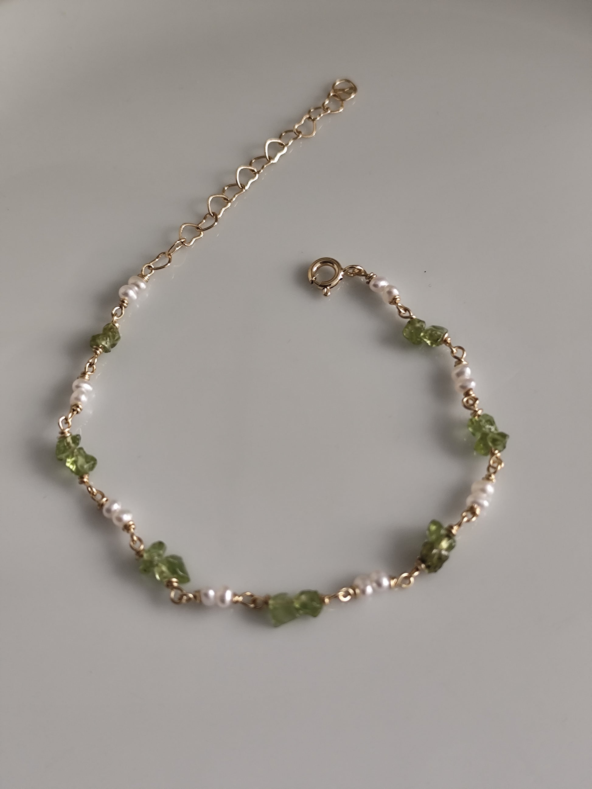 Zierliche Süßwasser perlen und Peridot armband