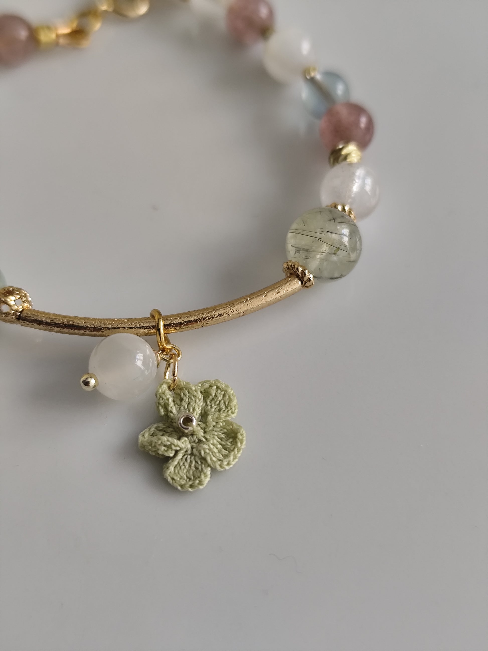Strawberry matcha latte edelsteinarmband