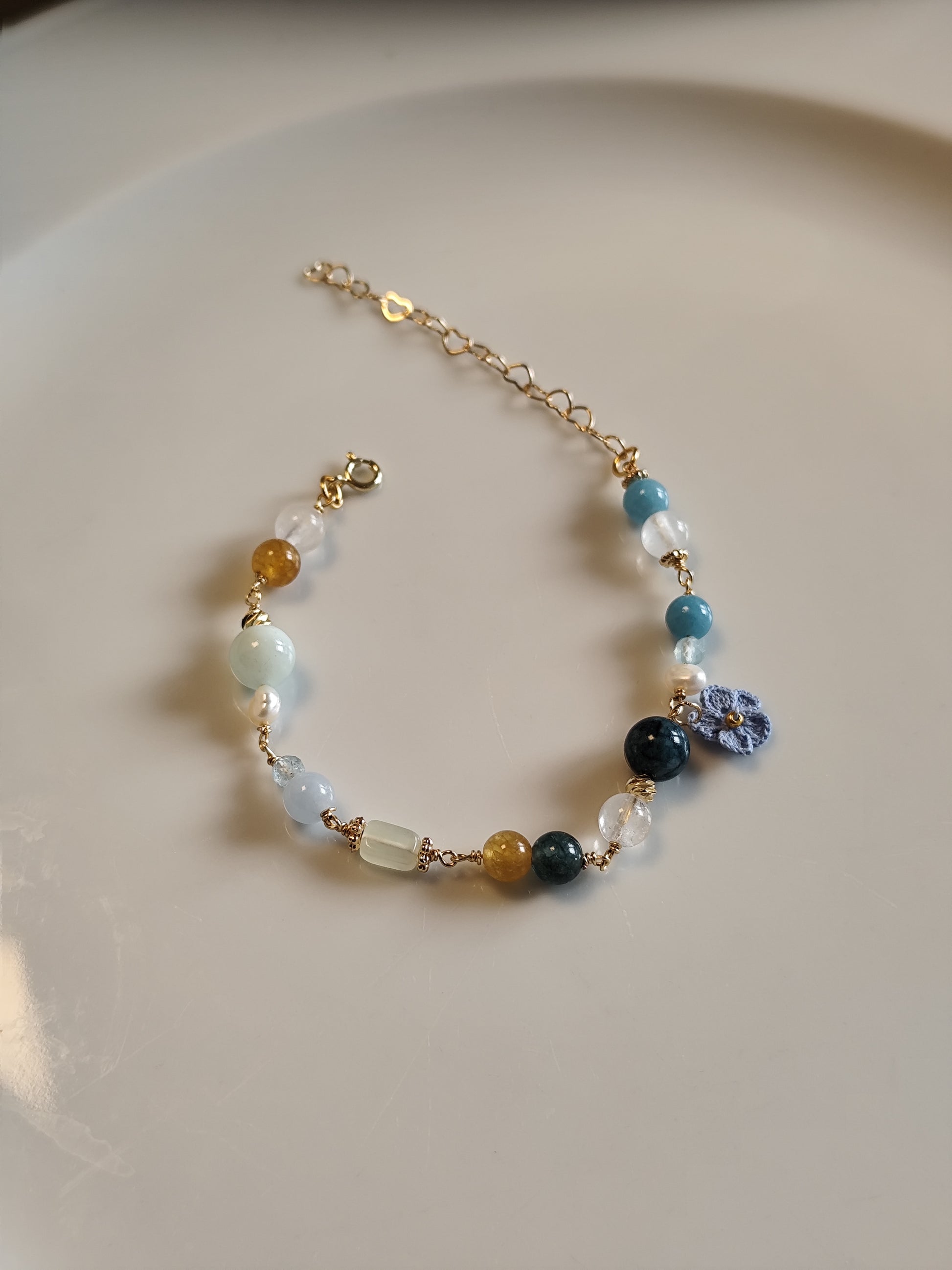 One-of-a-kind edelsteinarmband mit gehäkelte Blume - blau