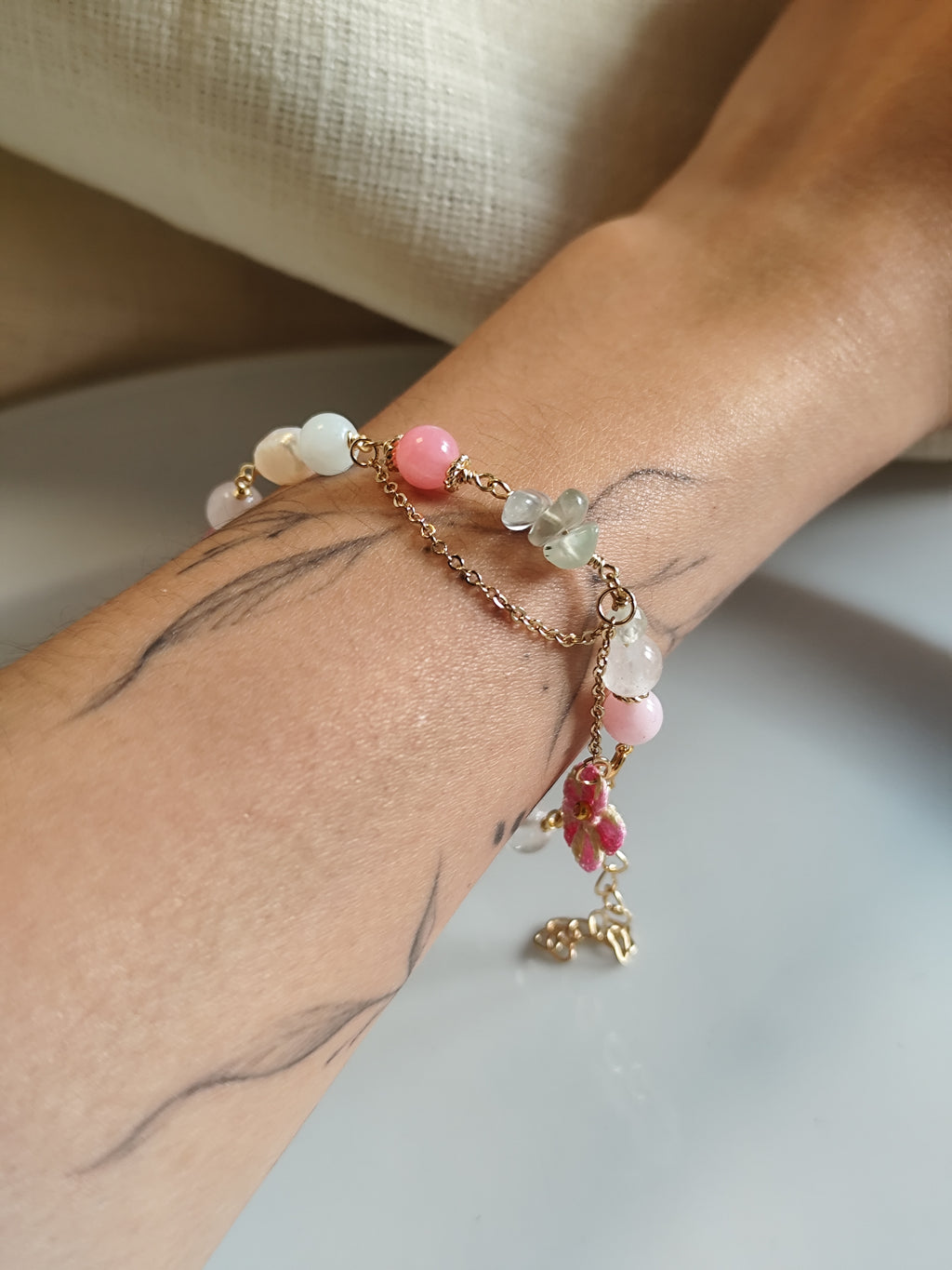 One-of-a-kind edelsteinarmband mit gehäkelte Blume - pink