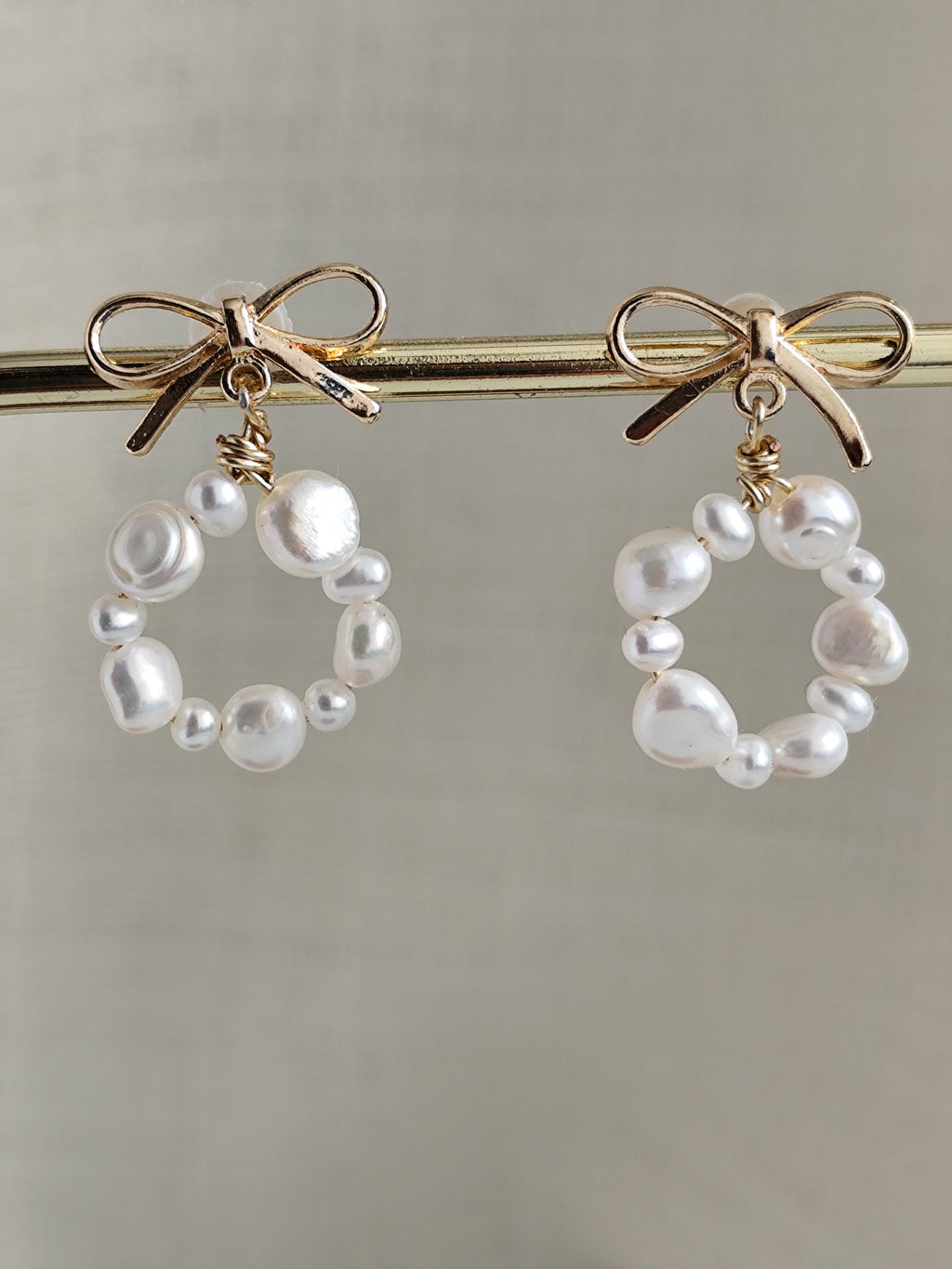 Pearl hoop ribbon earrings