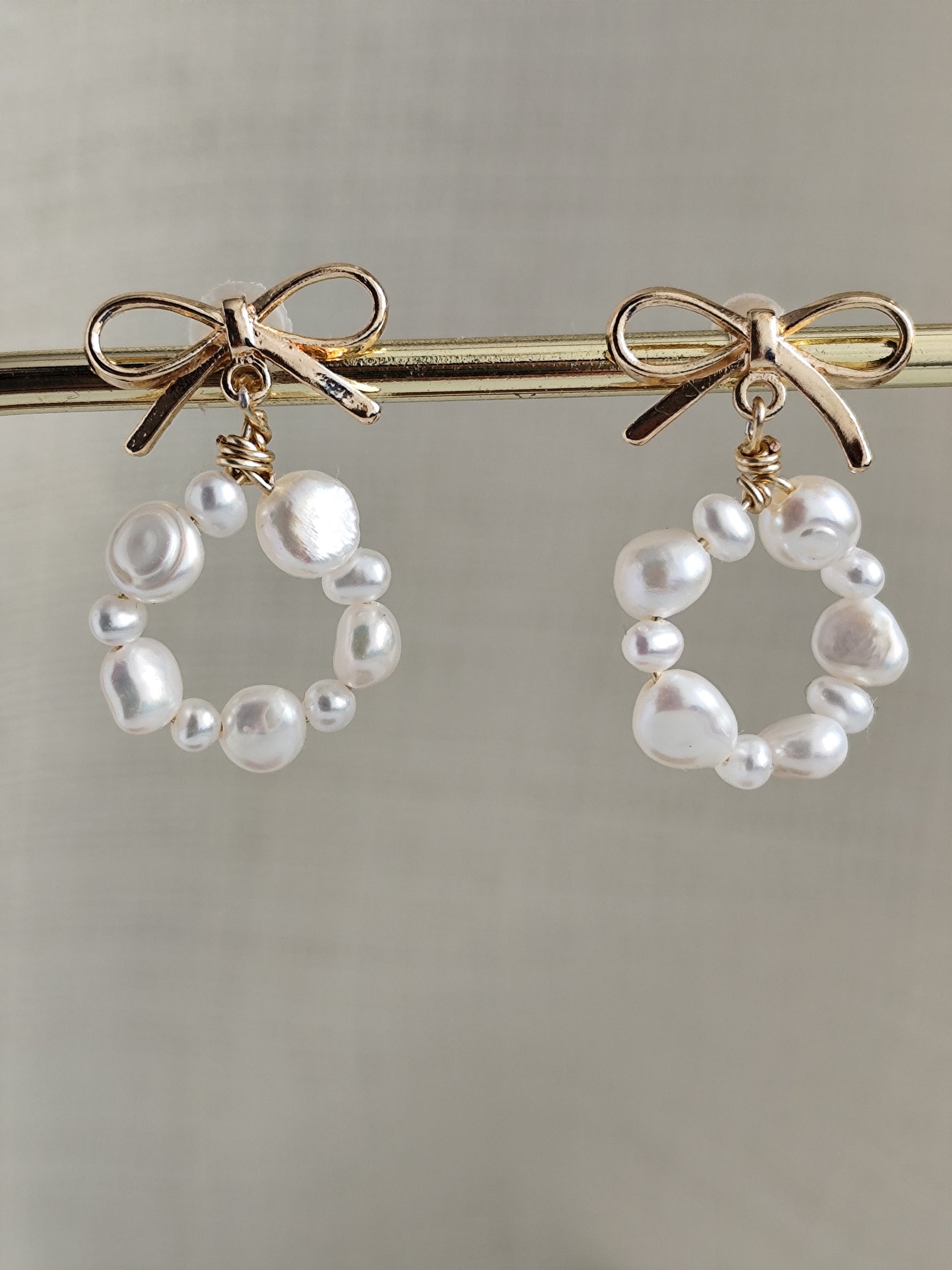 Pearl hoop ribbon earrings
