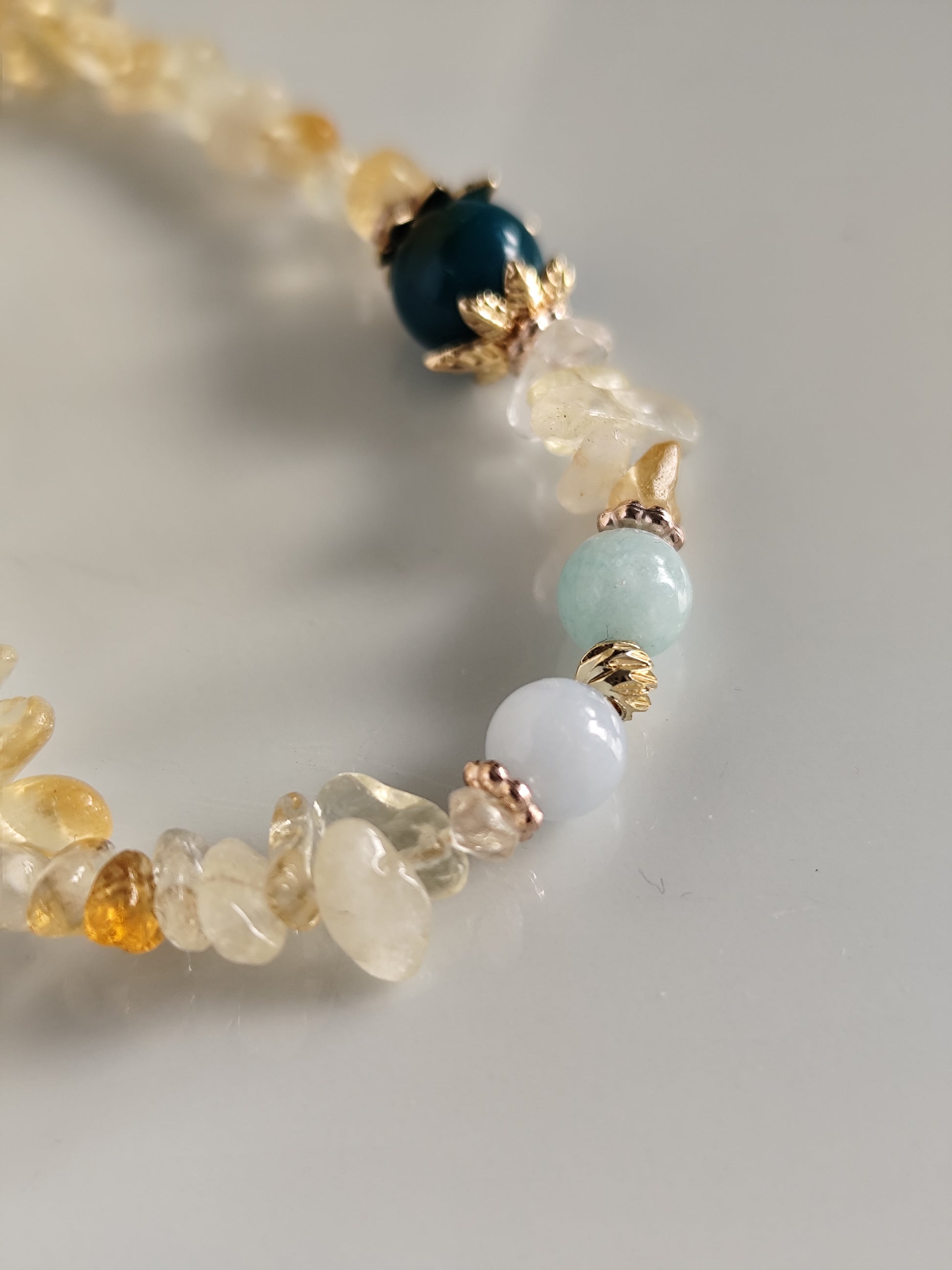Süße gehäkelt Blume und goldene Bär keychain