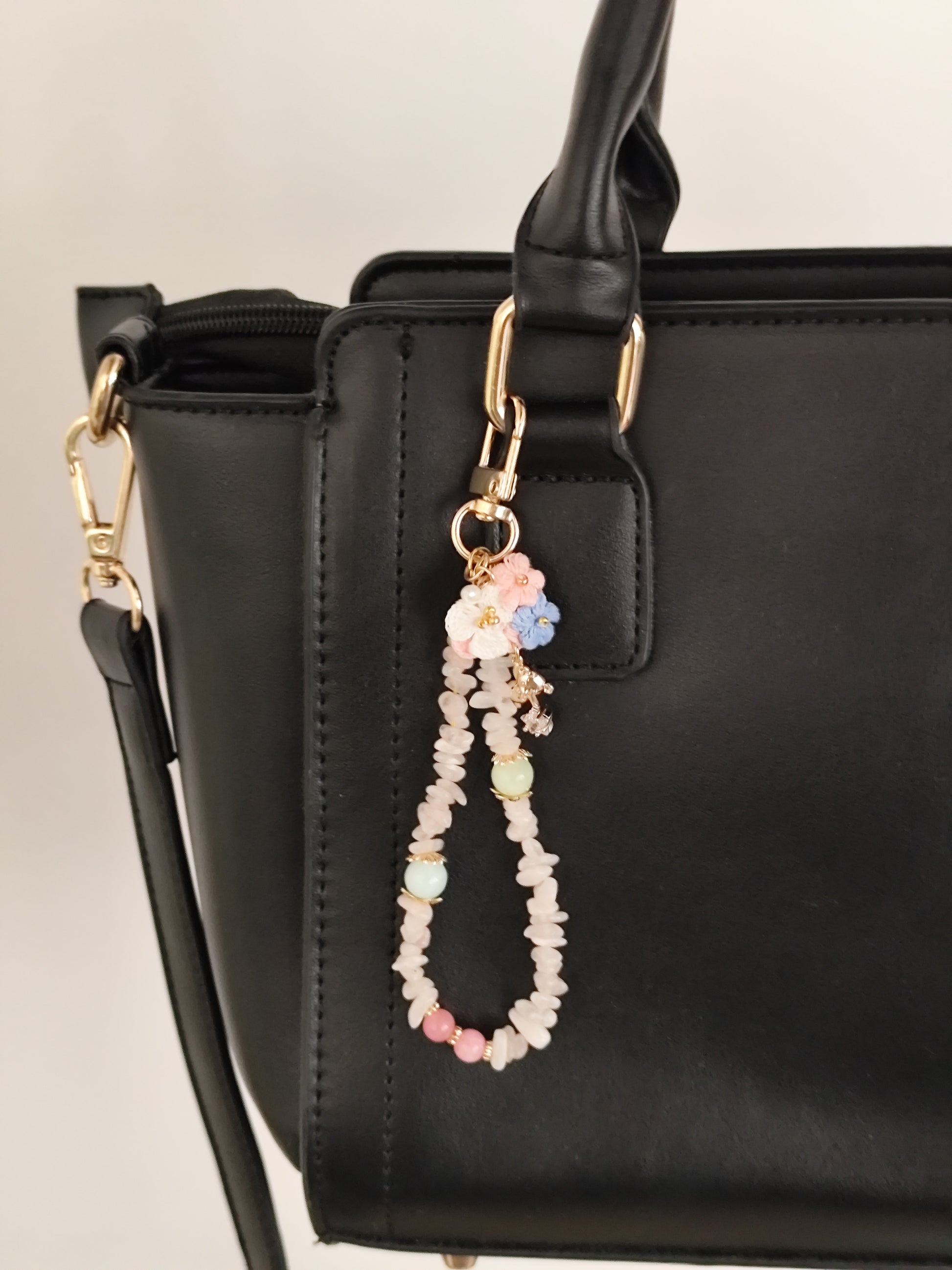 Süße gehäkelt Blumen und vergoldet Bär keychain