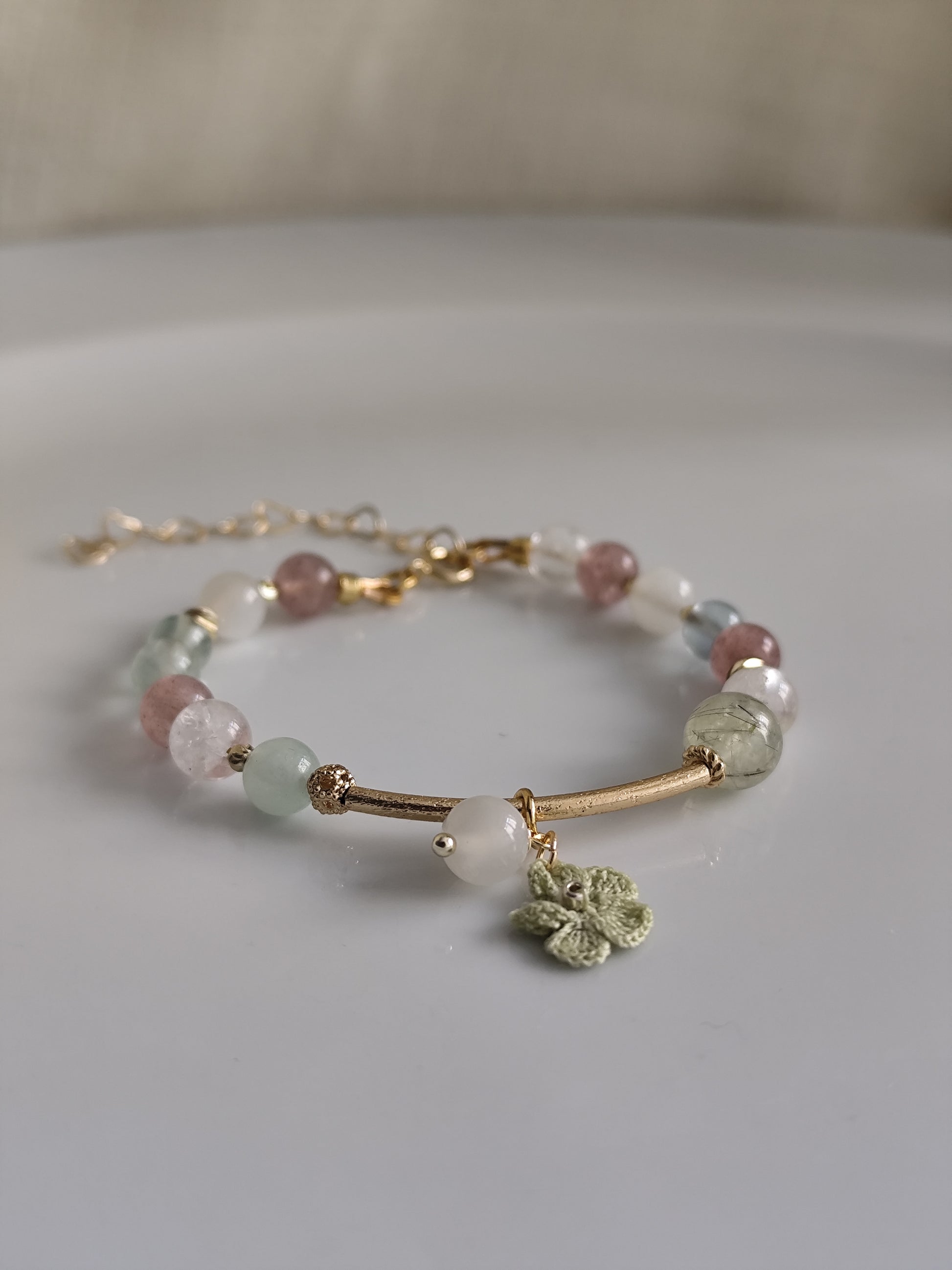 Strawberry matcha latte edelsteinarmband