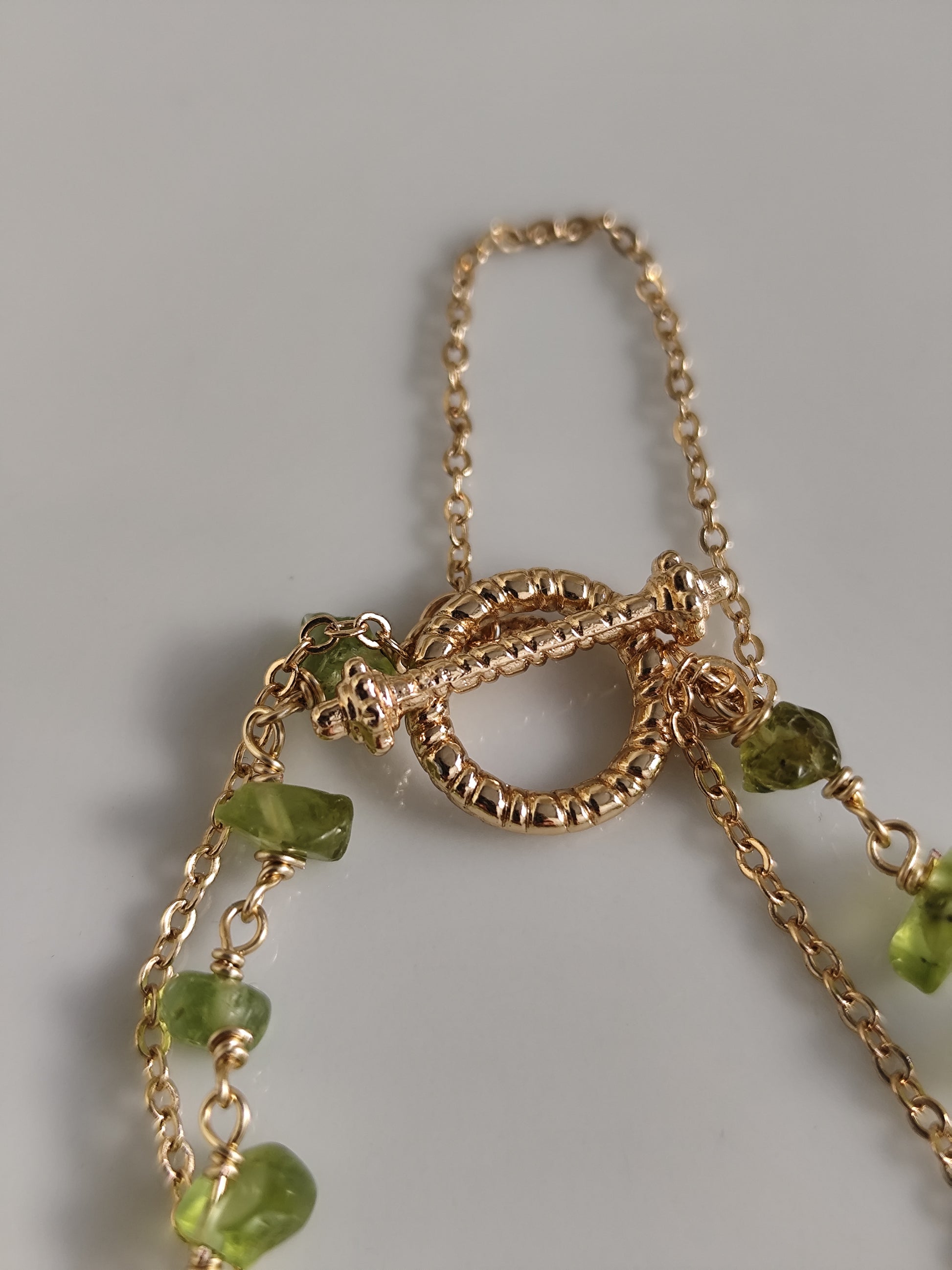 Gehäkelte Pensy und Peridot Armband