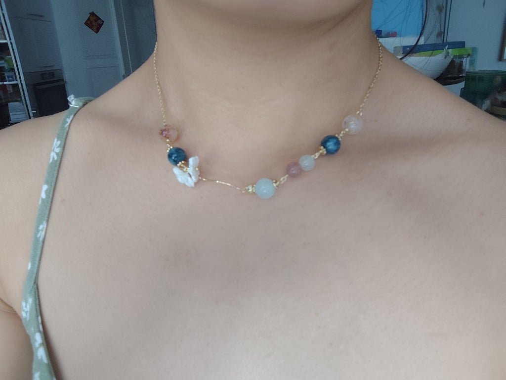 Gemstone design necklace with crocheted flowers