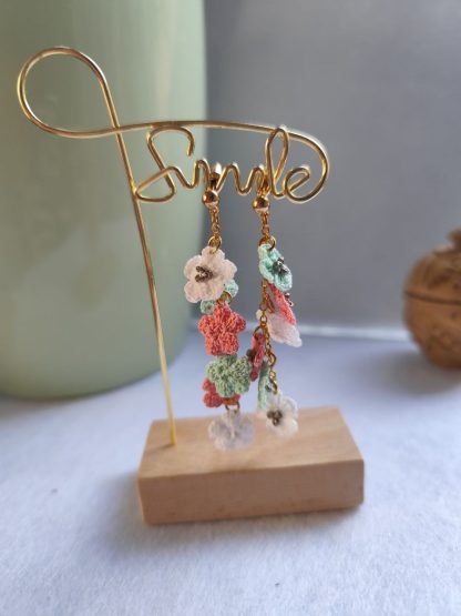 Small Flowers Earrings | Handmade Crochet Mini Flower Earrings with Glass Beads | Dainty Floral Jewelry for Everyday Charm – Bild 2