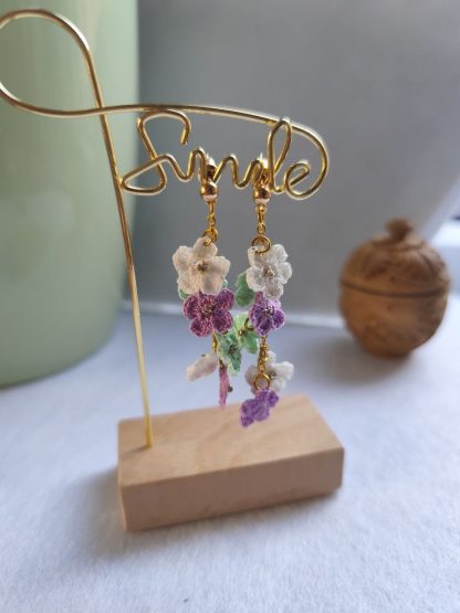 Small Flowers Earrings | Handmade Crochet Mini Flower Earrings with Glass Beads | Dainty Floral Jewelry for Everyday Charm – Bild 3