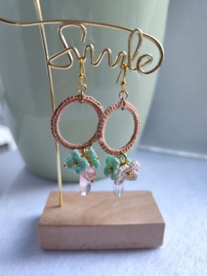 Pastel hoops | Small flowers with hoops and glass beads